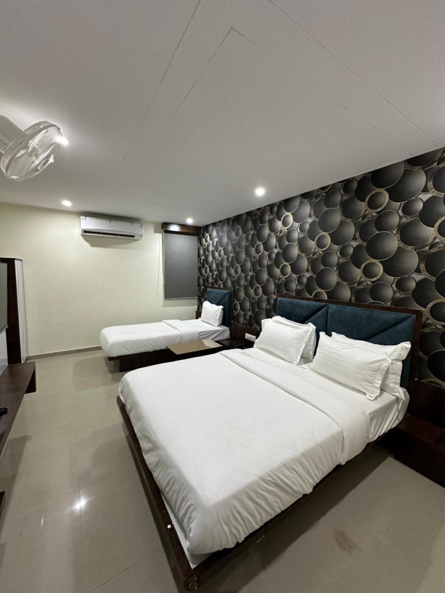 Hotel Golden View Vadodara Zewnętrze zdjęcie
